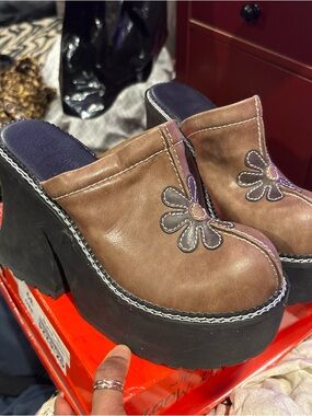 dELiA*s Brown Platform Mule Clogs with Daisy Appliqué
